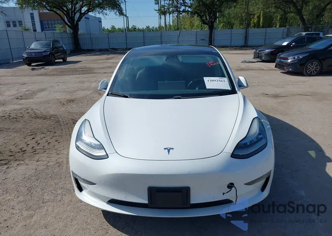 5YJ3E1EA9KF485913: 43092563