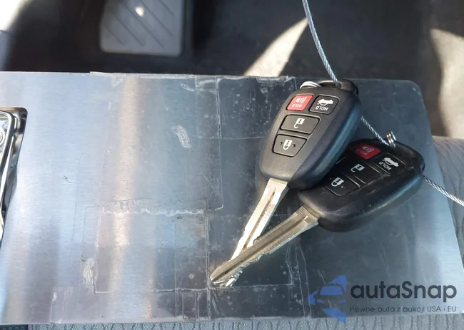 2T1BURHE6HC796322: 43092565