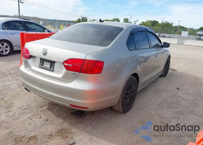 3VWD07AJ9EM276437: 43091835