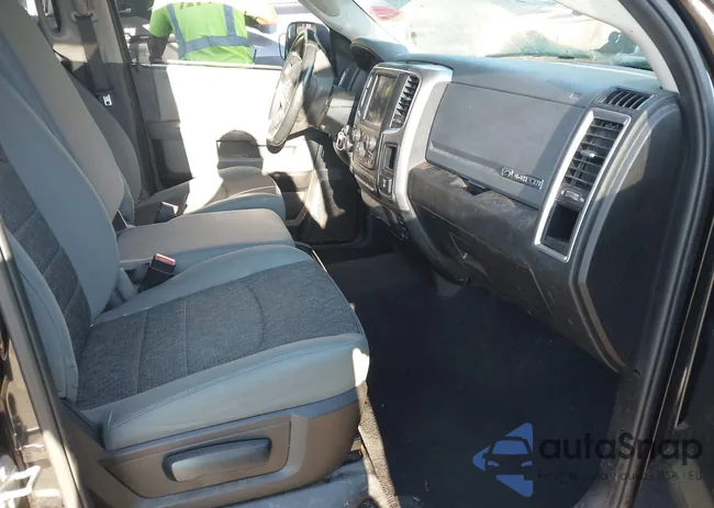 1C6RR7LT2KS549953: 43093307