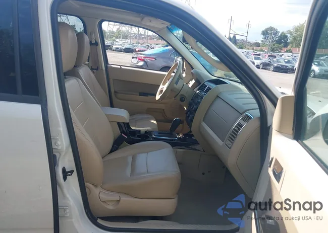 1FMCU9EG3CKC74521: 43093558