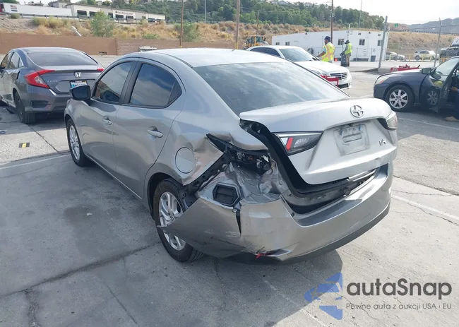 3MYDLBZV3GY135557: 43095134