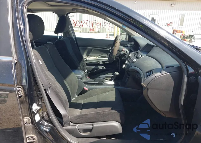 1HGCP26779A135882: 43095406