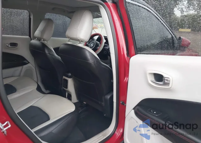 3C4NJDCB3KT638143: 43095688