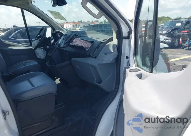 1FTYR1ZM4HKA21258: 43096429