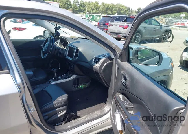 3C4NJDBBXJT417493: 43096824