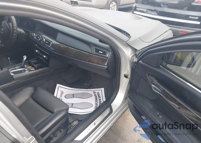 WBAKB8C57BC852272: 43098692