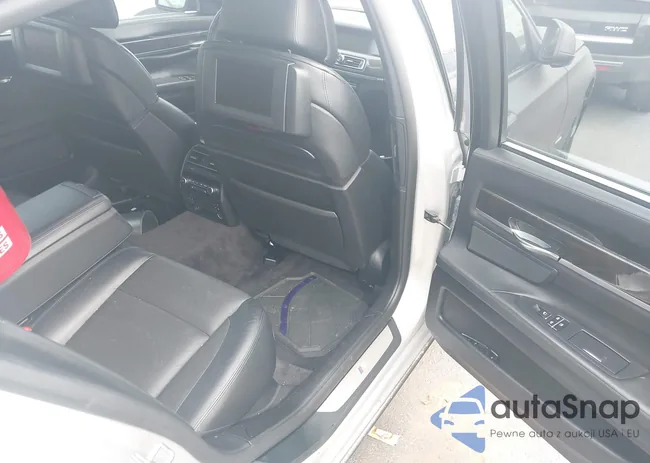 WBAKB8C57BC852272: 43098692