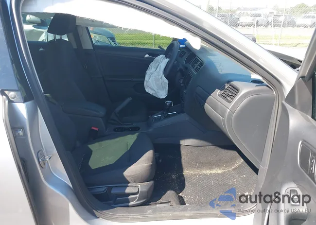 3VW267AJ2GM305673: 43099455