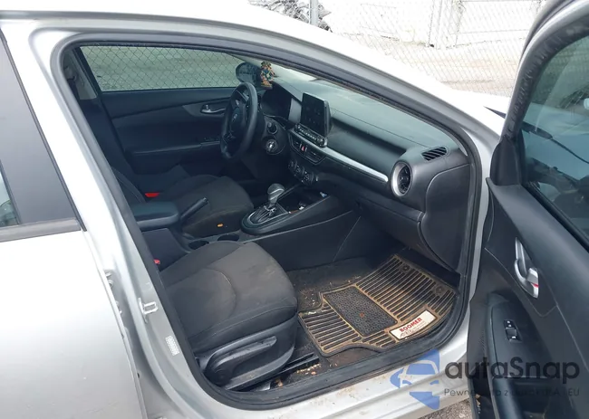 3KPF24AD4ME376288: 43099563