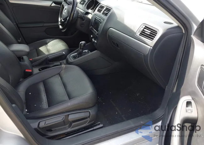 3VWD07AJ3FM239322: 43099058