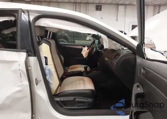 3VWD17AJ8GM412833: 43100375