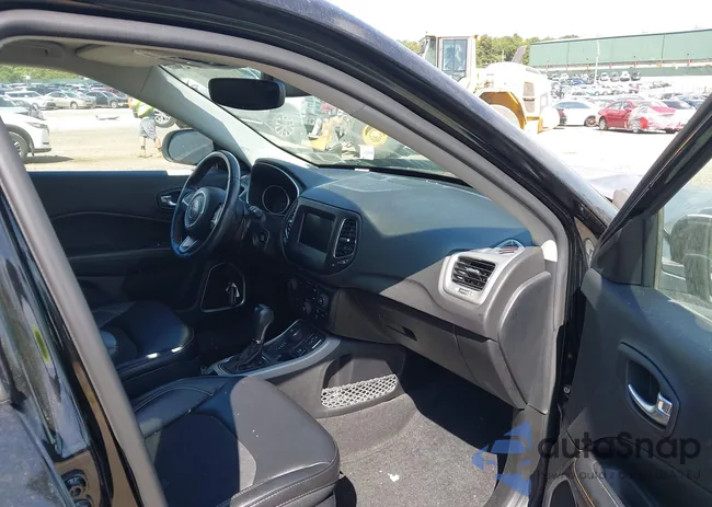 3C4NJDBB7JT435935: 43102529