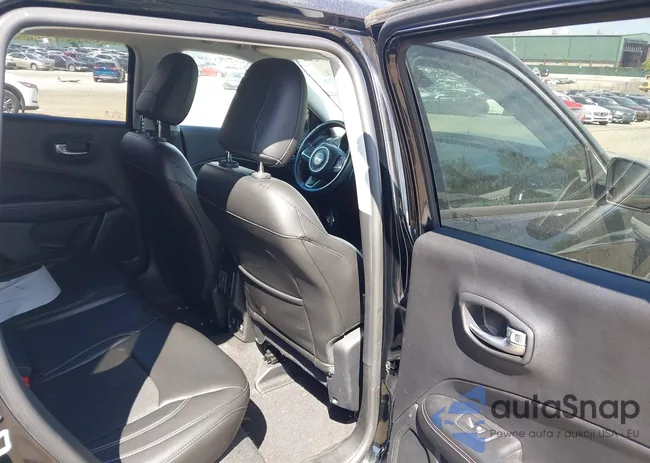 3C4NJDBB7JT435935: 43102529