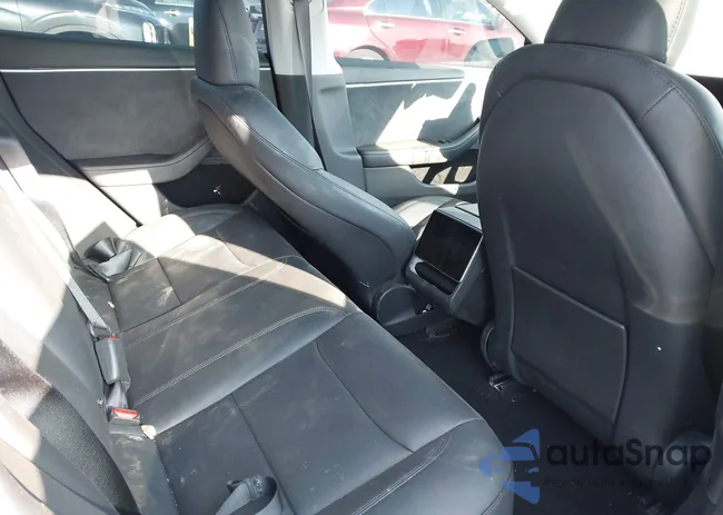 5YJ3E1EB3RF833501: 43101758