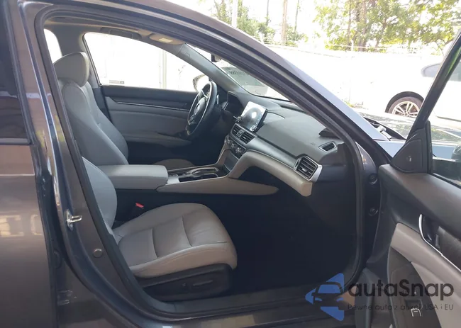 1HGCV3F52KA018579: 43103388