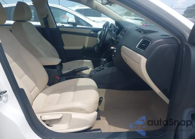 3VWDP7AJ2CM393477: 43102748