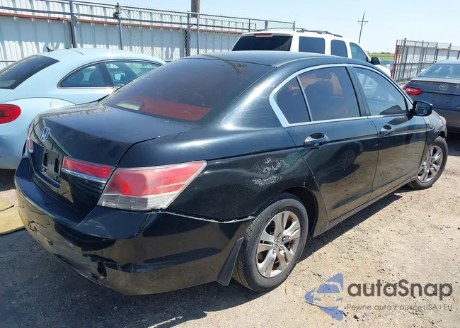 1HGCP2F40BA051771: 43104695