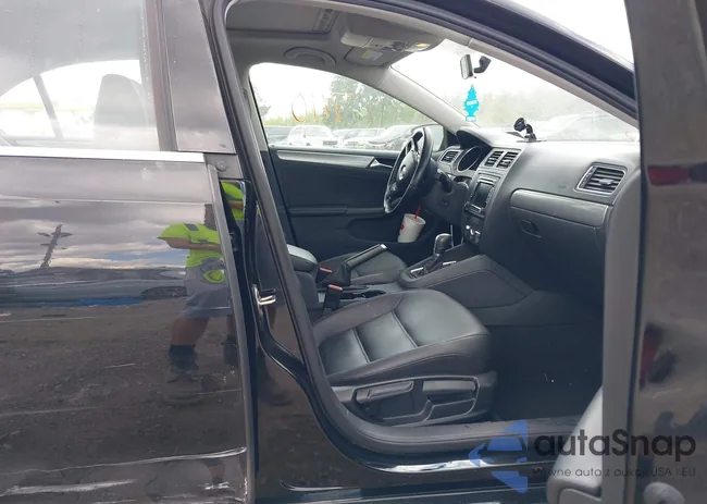 3VWD17AJ3FM297668: 43107110