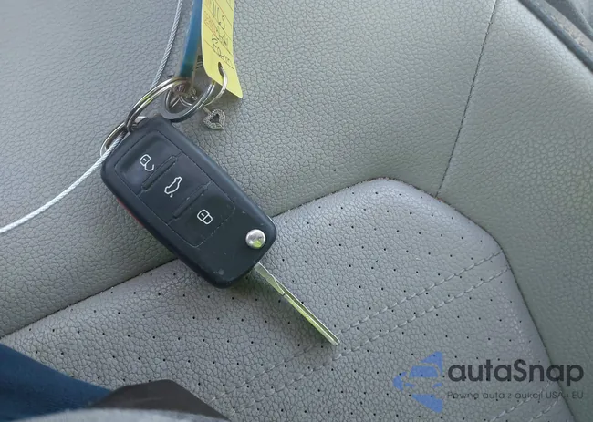 1VWBT7A38FC043569: 43107351