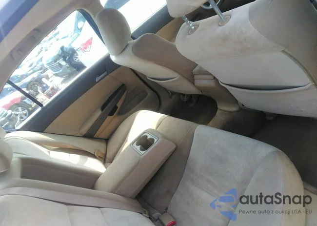 1HGCP2F37AA077256: 43106796