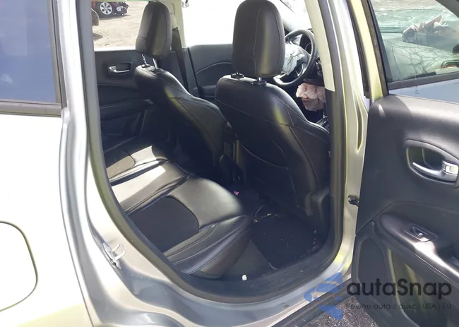 3C4NJCBB8JT368109: 43106871