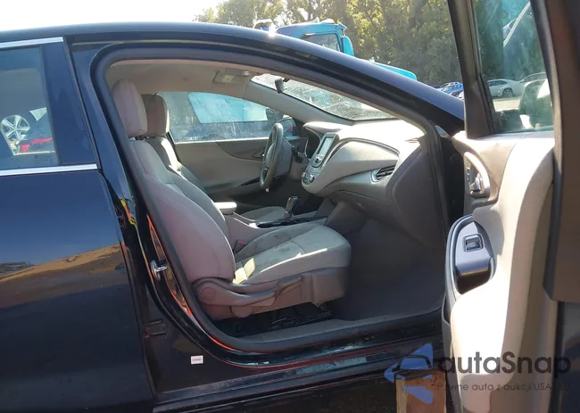 1G1ZB5ST0HF180457: 43108260