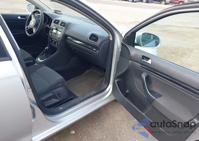 3VWPZ7AJ8BM700205: 43108517