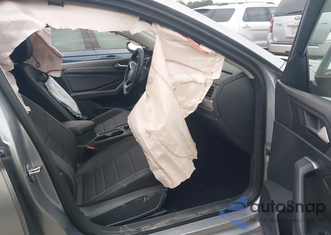 3VWEM7BUXRM049717: 43109329