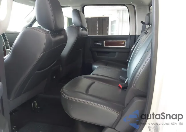 1D3HV13T79S808256: 43110338