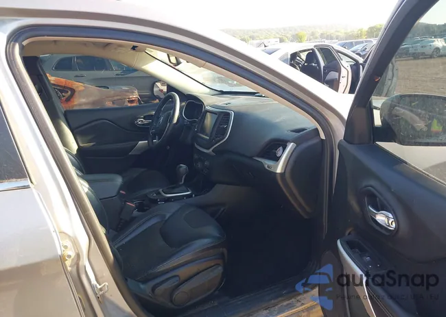 1C4PJLLXXJD573228: 43109945