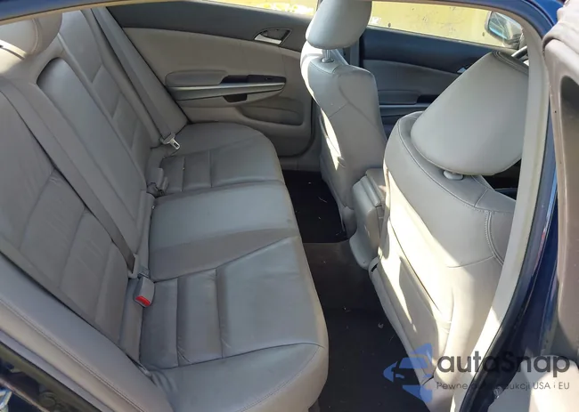 1HGCP26809A106684: 43113344