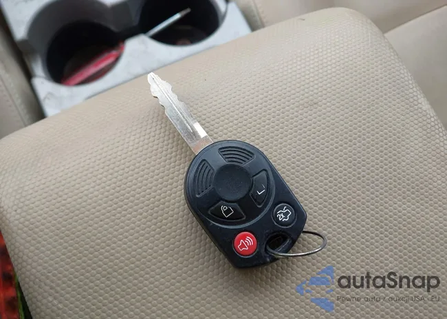 1FMCU93168KB25929: 43112887