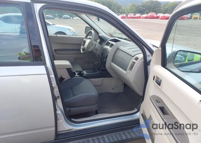 1FMCU92Z78KB15109: 43118027