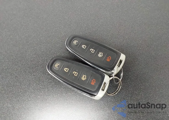 1FMCU0J90GUA84902: 43121269