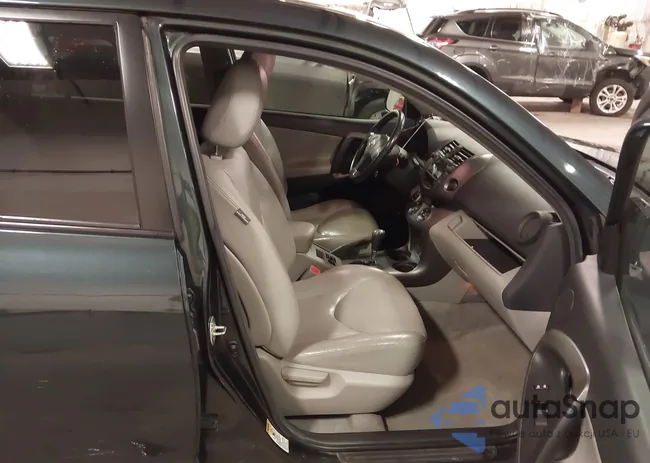 2T3YF4DV8BW101719: 43121328