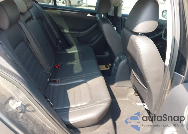 3VWL17AJ5HM201912: 43121484