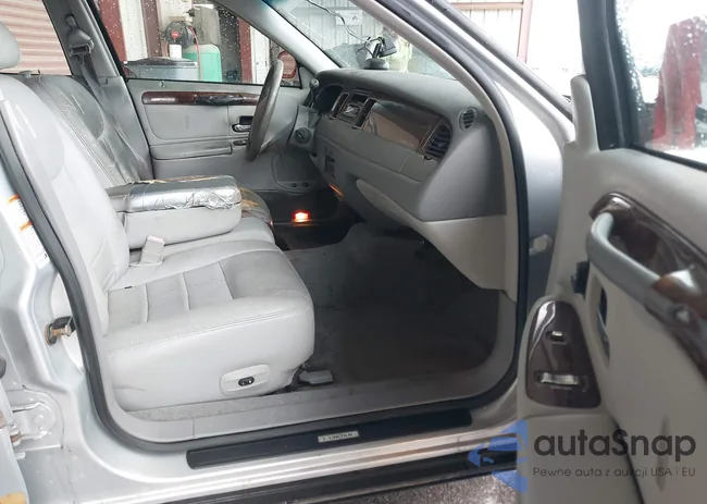 1LNHM81W42Y608998: 43122644