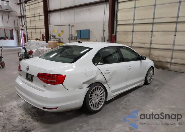 3VWD17AJ3FM296049: 43121763