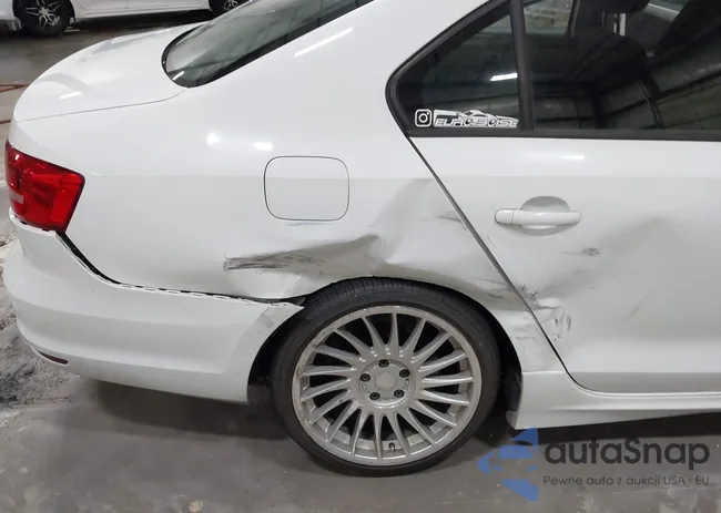 3VWD17AJ3FM296049: 43121763