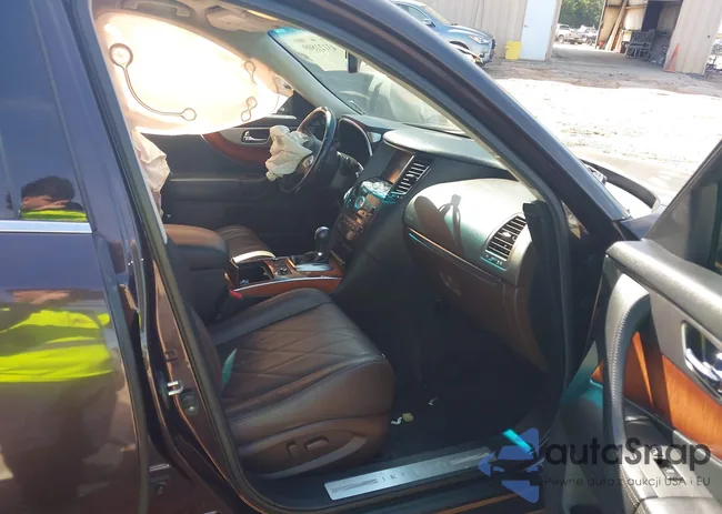 JN8CS1MW5EM411846: 43121809