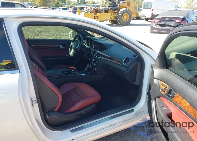 WDDGJ8JB4CF904936: 43124464