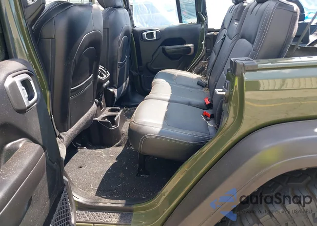 1C4HJXDG6LW325799: 43124047