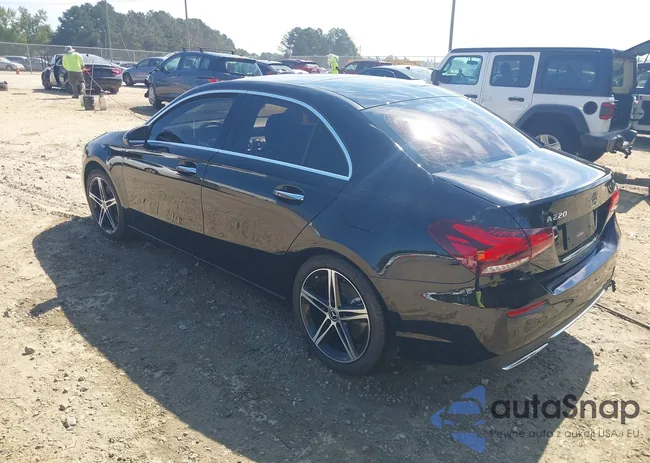 W1K3G4EB9LJ229405: 43126664