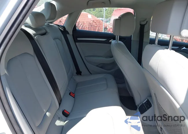 WAUBFGFF8F1040760: 43127654