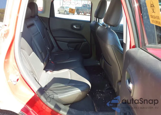 3C4NJDCB9JT281131: 43126681