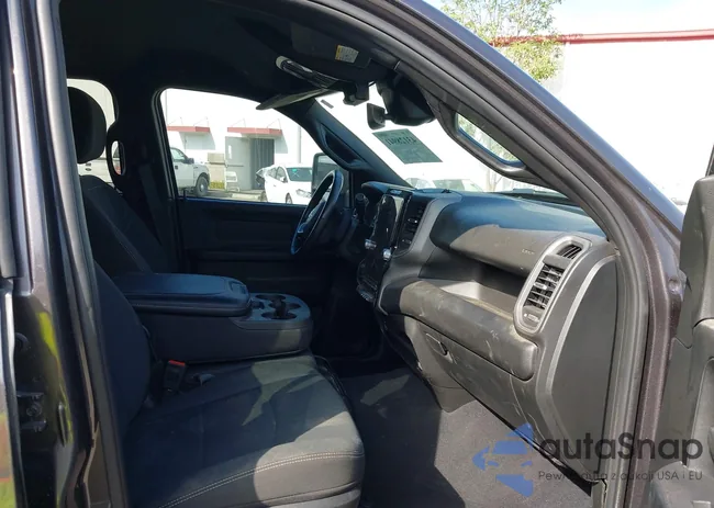 3C6TR5CJ2SG517925: 43128941