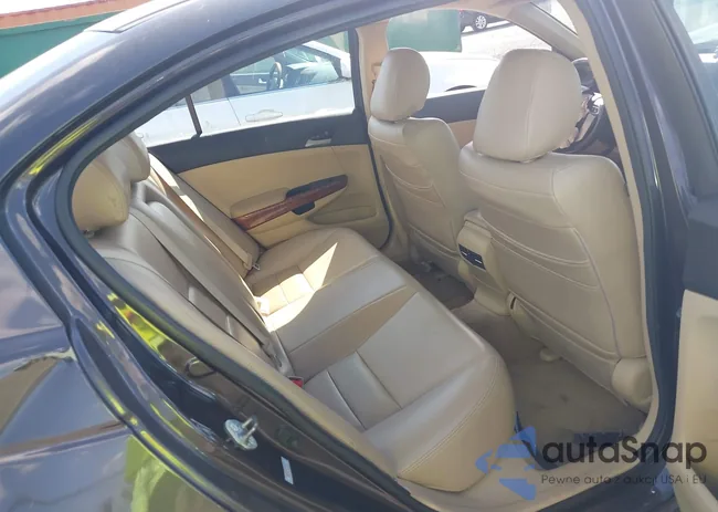 1HGCP3F7XCA004815: 43130100