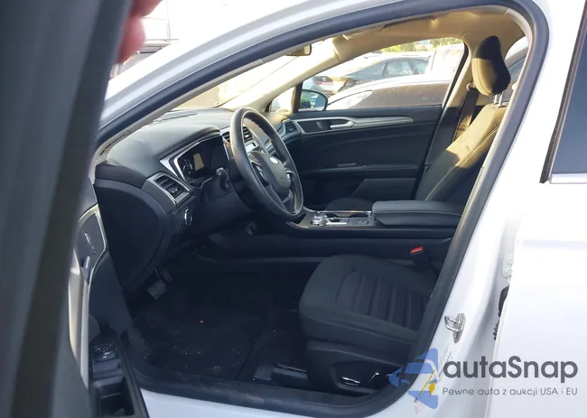 3FA6P0HD2LR135813: 43130564