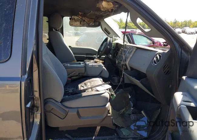 1FT7X2B68GEC27800: 43131449